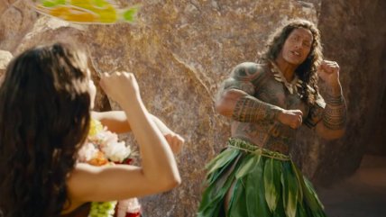   Dwayne Johnson vuelve a cantar y bailar en el tráiler del live-action de 