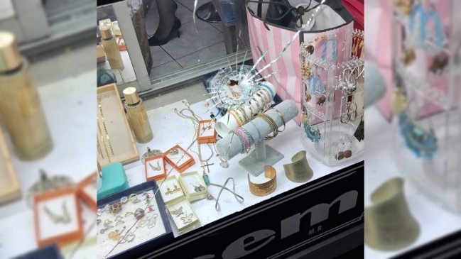 Asalto armado a una joyería de La Cisterna: Delincuentes dispararon al huir