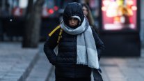 Frío extremo en Santiago activa Código Azul y refuerza apoyo a personas en situación de calle