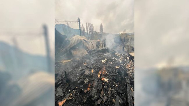Dos adultos mayores murieron en incendio que destruyó una vivienda en Mostazal