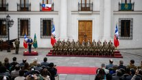 Presidente condecoró a carabineros de la Guardia de Palacio