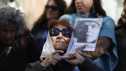   Cientos de personas despiden a Taty Almeida, referente de las Madres de Plaza de Mayo 