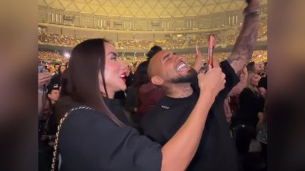   [VIDEO] ¡En primera fila! Arturo Vidal y Sonia Isaza disfrutaron con todo el show de Ricardo Arjona 