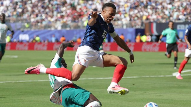 ¡No fue penal! La polémica jugada contra Mbappé en el Mundial