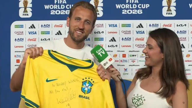 Harry Kane recibió una camiseta autografiada por Ronaldo: 