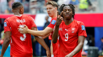 El suizo Johan Manzambi abrió su registro goleador en Mundiales con un doblete ante Bosnia