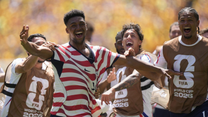 Estados Unidos doblegó a Australia y avanzó en la Copa del Mundo