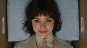 Jenna Ortega es una amiga artificial en la nueva película de Taika Waititi