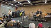 Los Tres tocó en el Metro para anunciar show por los 30 años del MTV Unplugged