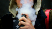 Expertos urgen que se iguale el impuesto de vapeadores a los cigarrillos tradicionales