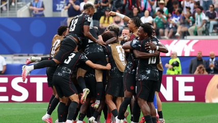   La euforia de Canadá tras vencer a Sudáfrica en Los Angeles y clasificar a octavos del Mundial 
