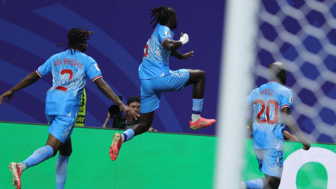 RD Congo dio la sorpresa ante Inglaterra y se puso en ventaja gracias a Brian Cipenga