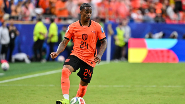 Dos futbolistas neerlandes desactivaron los comentarios en sus redes tras insultos racistas