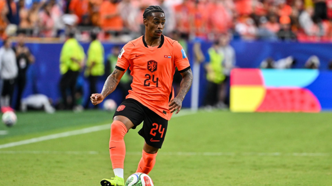 Dos futbolistas neerlandes desactivaron los comentarios en sus redes tras insultos racistas