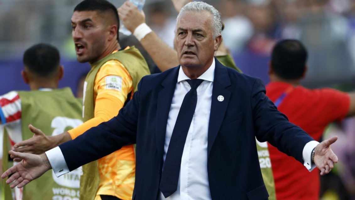 Alfaro dejó en suspenso su futuro con Paraguay tras caída en el Mundial
