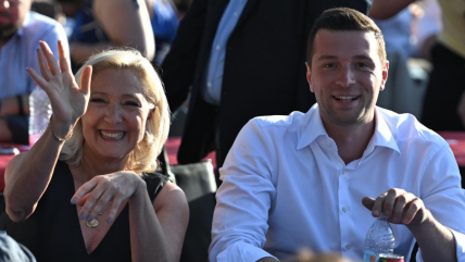   Le Pen apoyará 