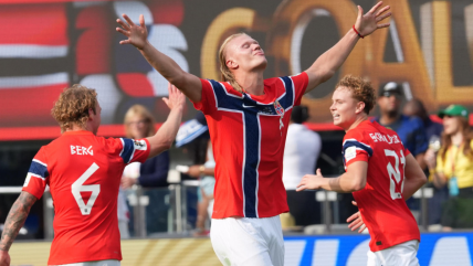 Erling Haaland firmó impresionante doblete para clasificar a Noruega a cuartos ante Brasil