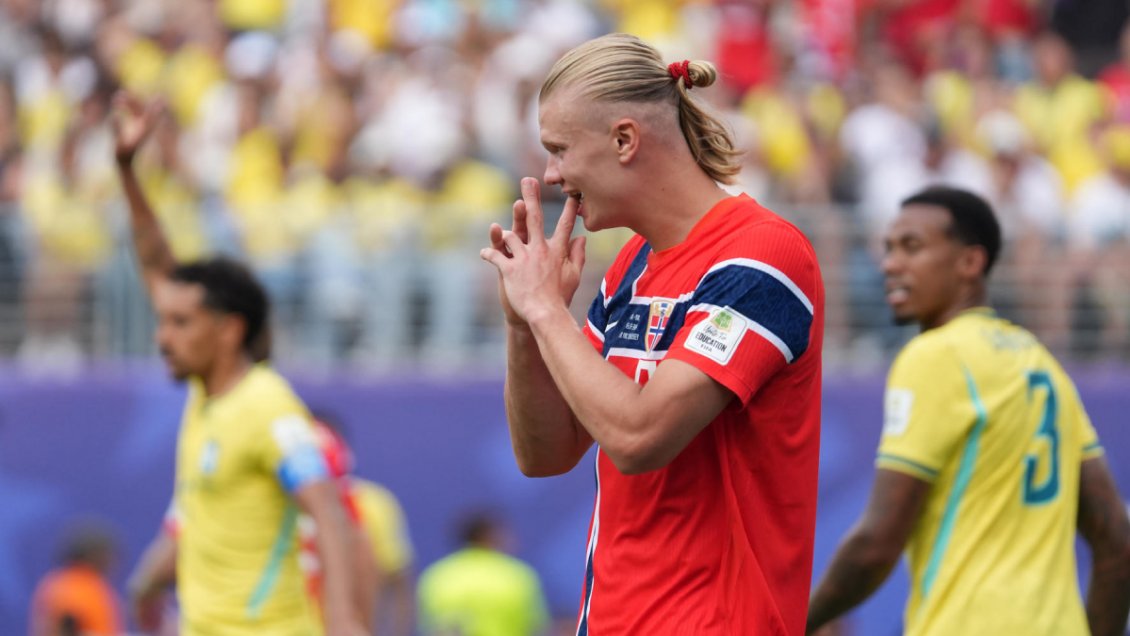 Erling Haaland ganó en el área de Brasil y con un frentazo puso el 1-0 para Noruega