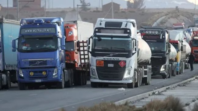 Bolivia pidió a Chile agilizar tránsito en paso fronterizo Colchane-Pisiga ante quejas de camioneros