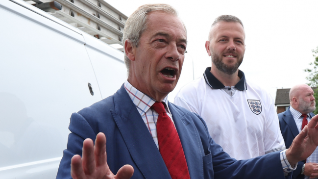 En medio de escándalo, Farage dimite como diputado para revalidar apoyo ciudadano en próxima elección