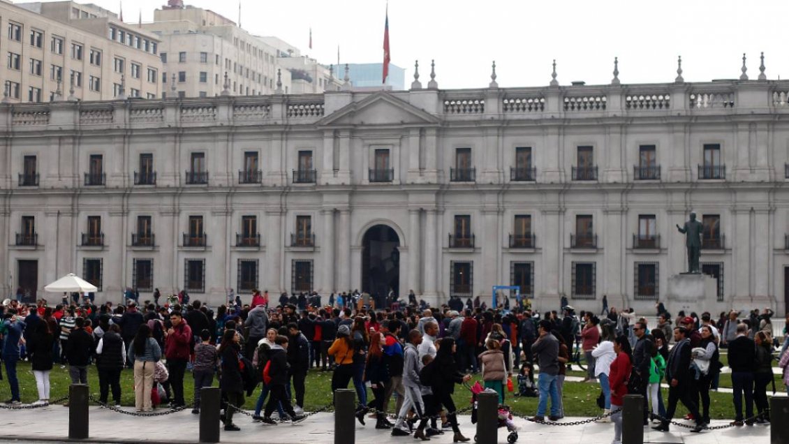 Gobierno abrirá paso peatonal por dentro del Palacio de La Moneda este miércoles