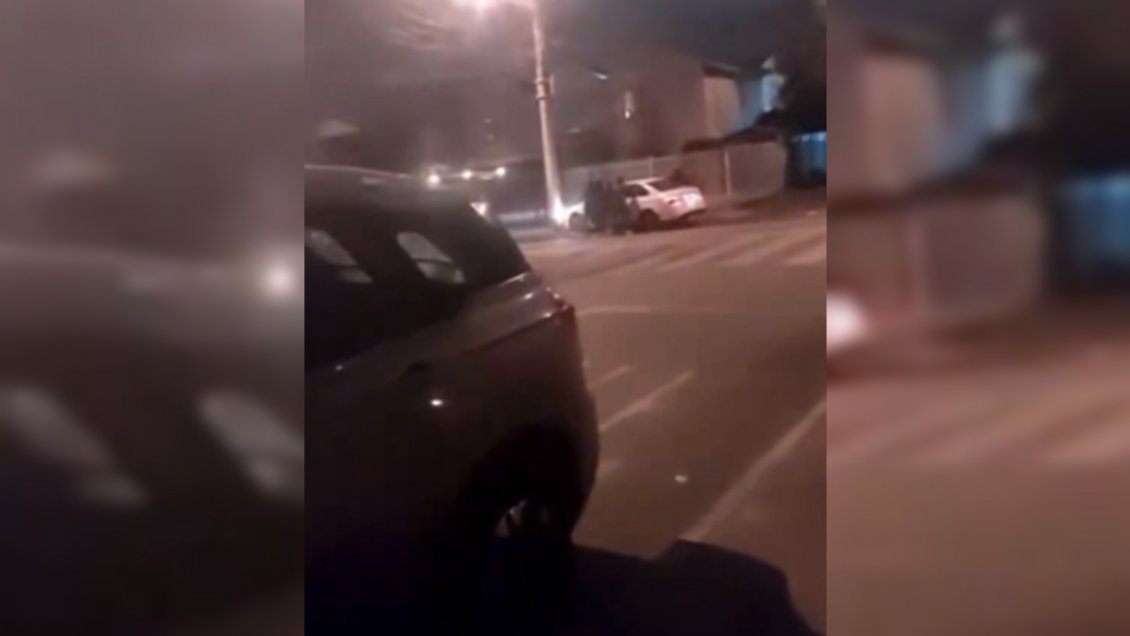 Violento portonazo en Maipú: mujer fue atropellada por delincuentes
