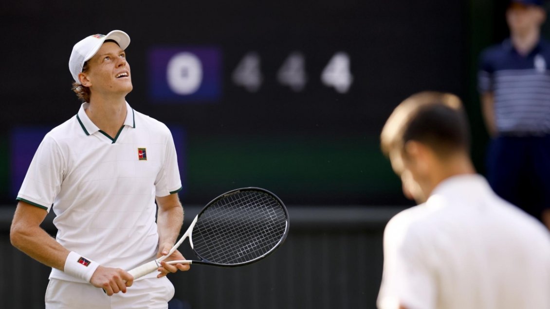 Jannik Sinner no le dio opción a Novak Djokovic y buscará el título en Wimbledon