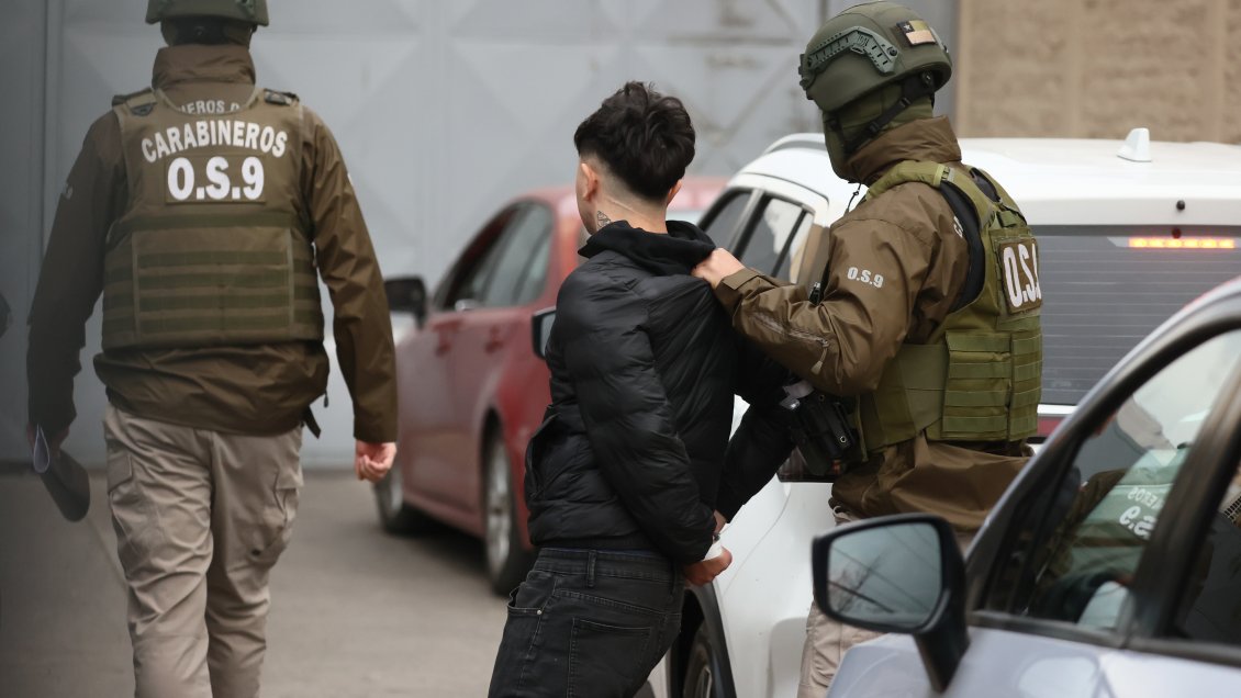 Dan de baja a carabinero que tomó una bolsa de suflé desde auto tras crimen de niño de 12 años