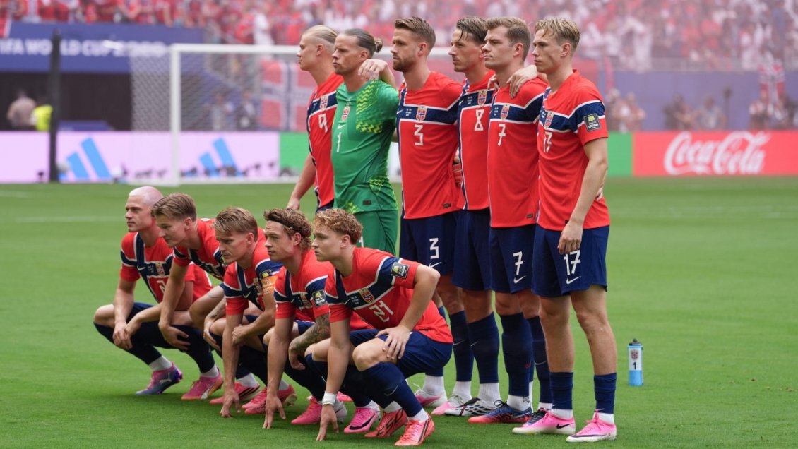 Andreas Schjelderup anotó un golazo para darle la ventaja a Noruega ante Inglaterra