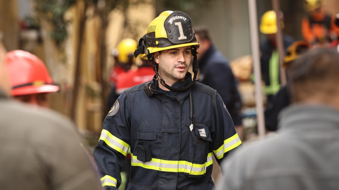 Incendio afectó a una serie de locales comerciales en San Antonio