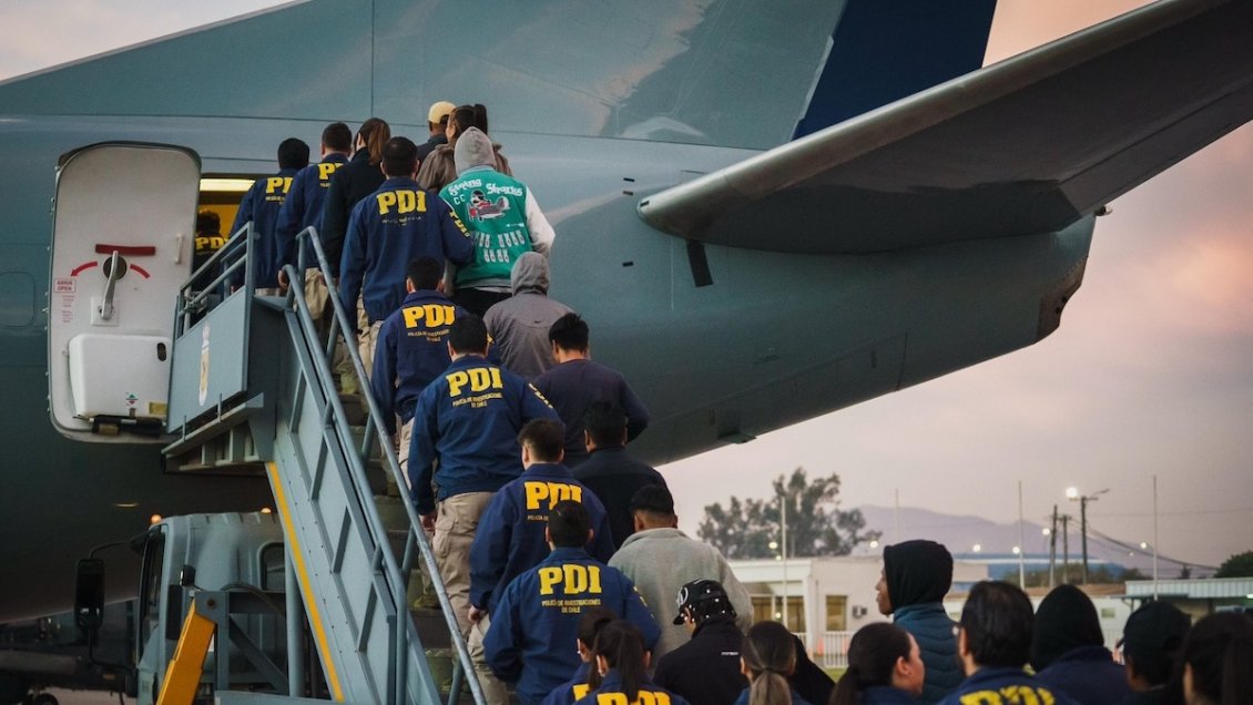 Nuevo vuelo de expulsión de 40 personas con destino a Colombia, Bolivia y Ecuador