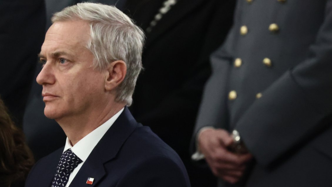 Criteria: Aprobación de Presidente Kast cayó al 32%, su nivel más bajo