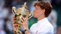 Sinner celebró su gran bicampeonato de Wimbledon y triunfo 100 en Grand Slam