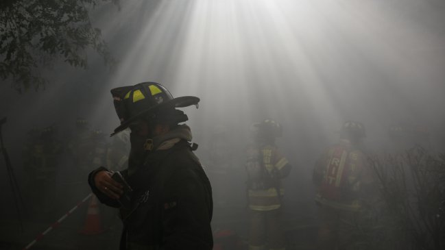 Incendio en Colina: Niño de 11 años falleció y su hermana de tres años está desaparecida