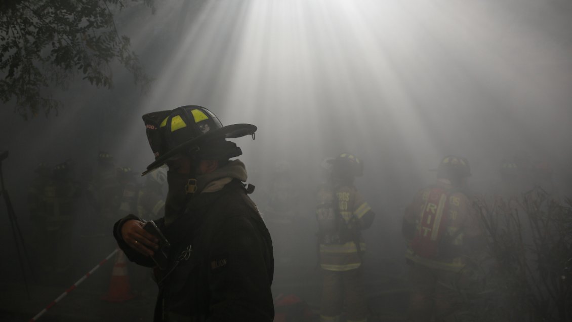Incendio en Colina: Niño de 11 años falleció y su hermana de tres años está desaparecida