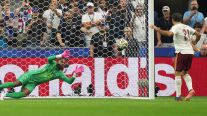 Oyarzabal adelantó a España ante Francia en semis del Mundial con un recio penal