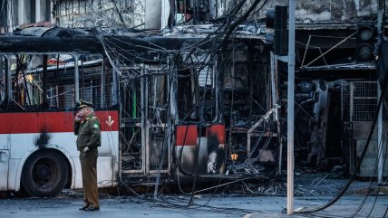 Tragedia en Franklin: cinco muertos tras colisión entre bus y camioneta que huía de fiscalización