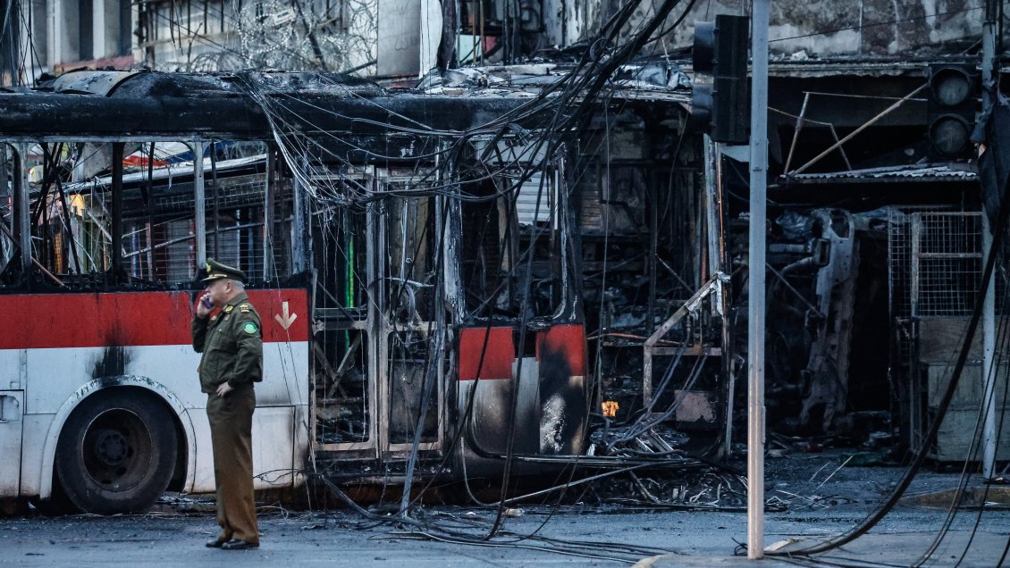 Tragedia en Franklin: cinco muertos tras colisión entre bus y camioneta que huía de fiscalización