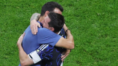 El emotivo abrazo de Messi y Scaloni tras el histórico triunfo de Argentina sobre Inglaterra
