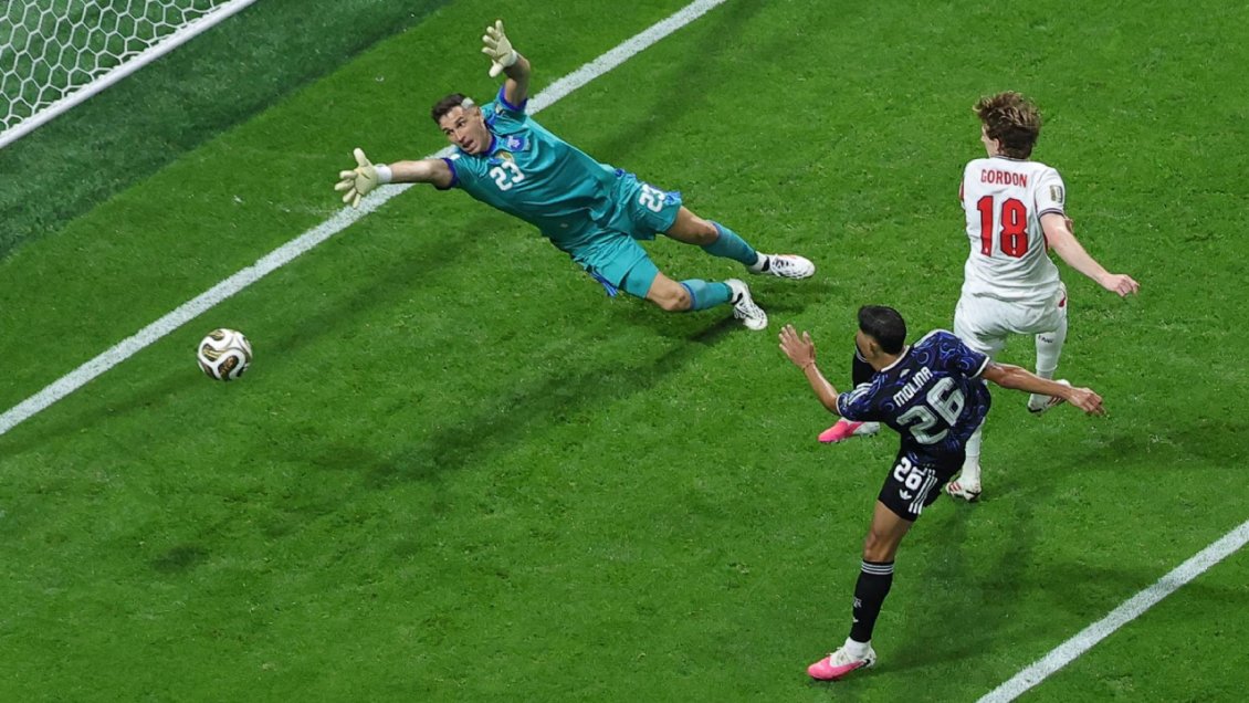 Inglaterra asestó el primer golpe a Argentina en la semifinal con gol de Anthony Gordon