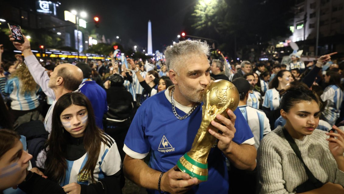 Hinchas argentinos agotaron los vuelos rumbo a la final del Mundial