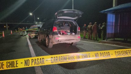 Falsos pasajeros robaron un auto de aplicación y chocaron contra un árbol en la fuga
