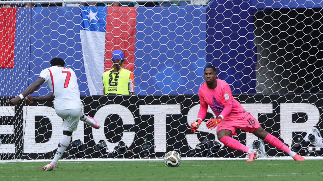 Saka marcó de penal y completó su triplete ante Francia por el tercer puesto del Mundial