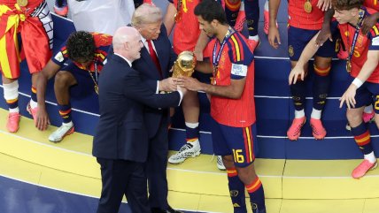   Trump se salió con la suya y entregó la Copa del Mundo a España 
