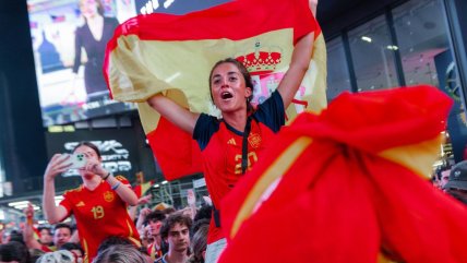   [VIDEO] Celebraron en la altura: Piloto anunció en pleno vuelo que España se coronó campeona del mundo 