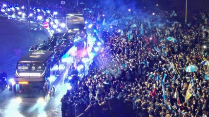   La calurosa bienvenida al equipo argentino pese a la derrota en la final del Mundial 