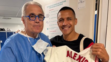   Alexis Sánchez tuvo emotivo reencuentro con el médico Ramón Cugat 