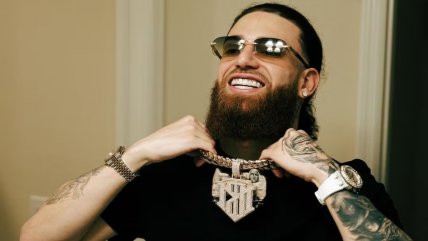   Rapero puertorriqueño fue golpeado con vidrio en pleno show 