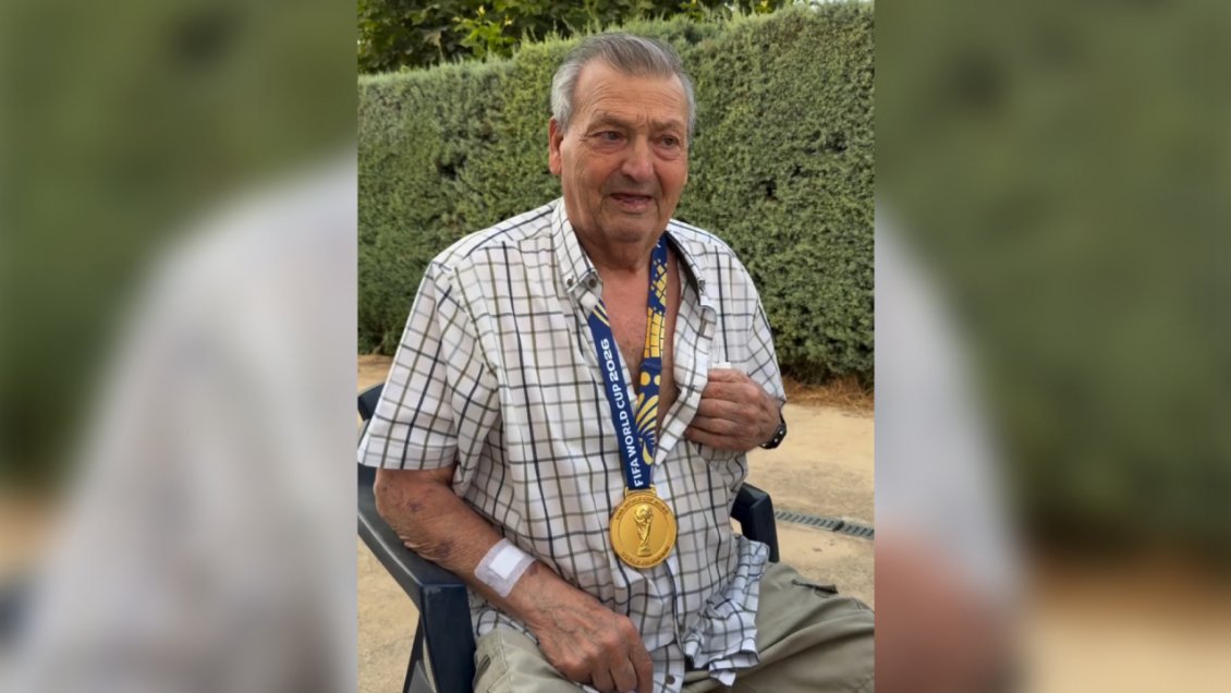 Emotivo momento: Pedro Porro le llevó a su abuelo la medalla de campeón del mundo