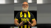 Gladiador aurinegro: Russell Crowe posó con la camiseta de Peñarol